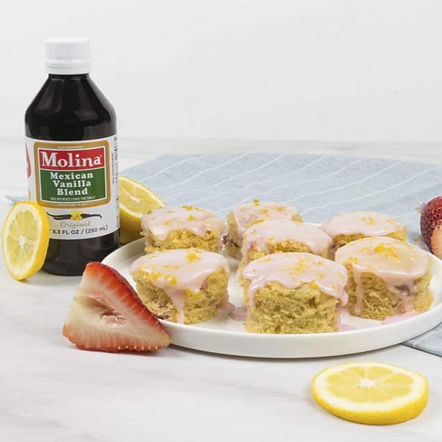 PANQUECITOS DE LIMÓN CON GLASEADO DE LIMONADA ROSA
